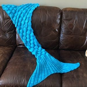 Mermaid Tail Crocheted Afghan blanket (blue). EUC.